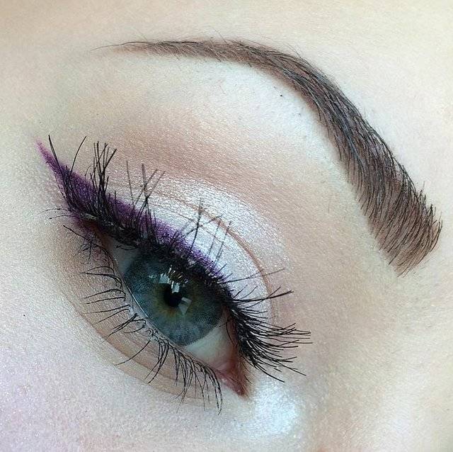 https://image.sistacafe.com/images/uploads/content_image/image/44447/1444375715-Colored-Eyeliner-Ideas.jpg
