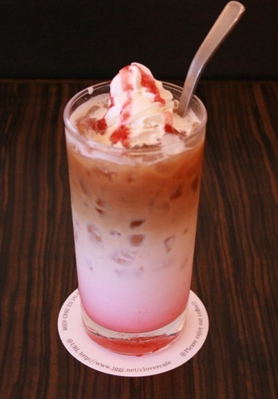 1506050718 iced strawberry latte 1