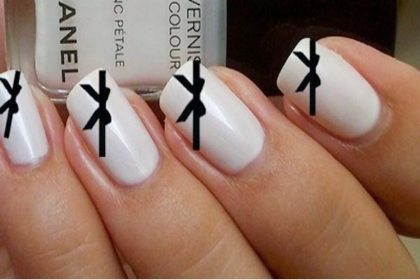 https://image.sistacafe.com/images/uploads/content_image/image/44940/1444500473-Black-and-White-Bow-Nails.png