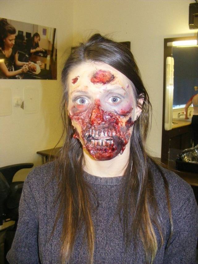 1444621738 3 zombie makeup