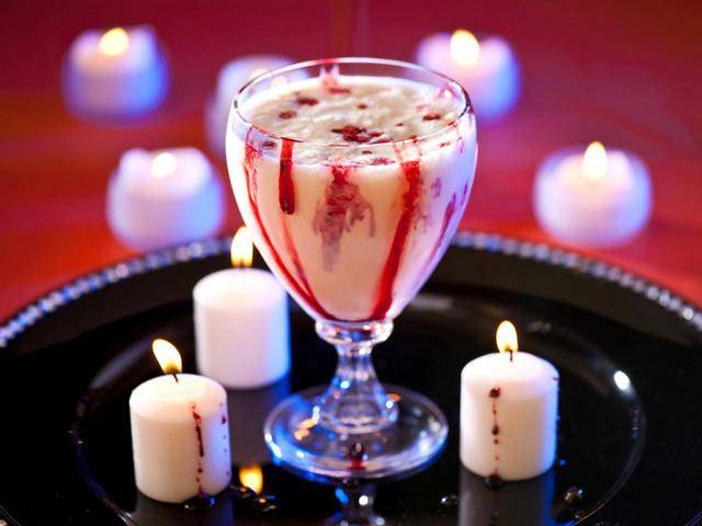 https://image.sistacafe.com/images/uploads/content_image/image/45601/1444658897-original_FL-Halloween-Cocktail-Vampire_s4x3.jpg.rend.hgtvcom.1280.960.jpeg