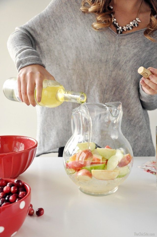1507093062 white wine sangria 680x1024
