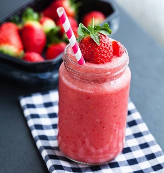 1444720021 strawberry bliss smoothie1