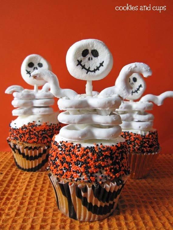 https://image.sistacafe.com/images/uploads/content_image/image/46042/1444746435-skeletoncupcakes14.jpg