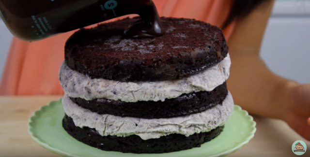 https://image.sistacafe.com/images/uploads/content_image/image/46735/1444886088-sistacafe_oreo_icecream_cake_33.png
