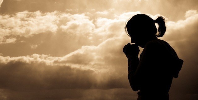 1508601752 woman praying