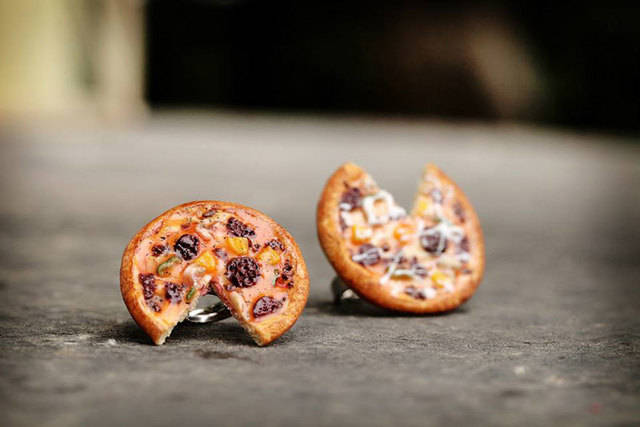 https://image.sistacafe.com/images/uploads/content_image/image/47164/1444969781-Miniature-Food-Jewellery-Made-by-Greek-Designer-Ilianna4__880.jpg