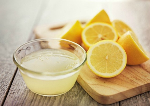 1509298623 freshly squeezed lemon juice in small bowl 4