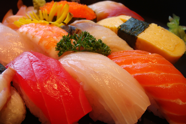https://image.sistacafe.com/images/uploads/content_image/image/4740/1432016235-free-photo-nigiri-sushi-set-456.jpg