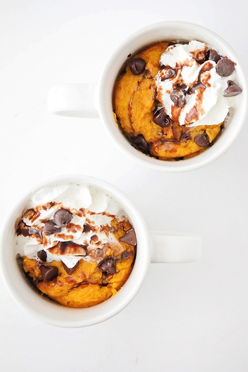 1509504453 pumpkin chocolate chip mug cake 4