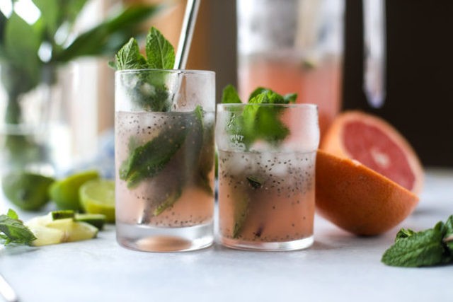 1509676899 grapefruit chia refresher i howsweeteats.com 2 2 660x440