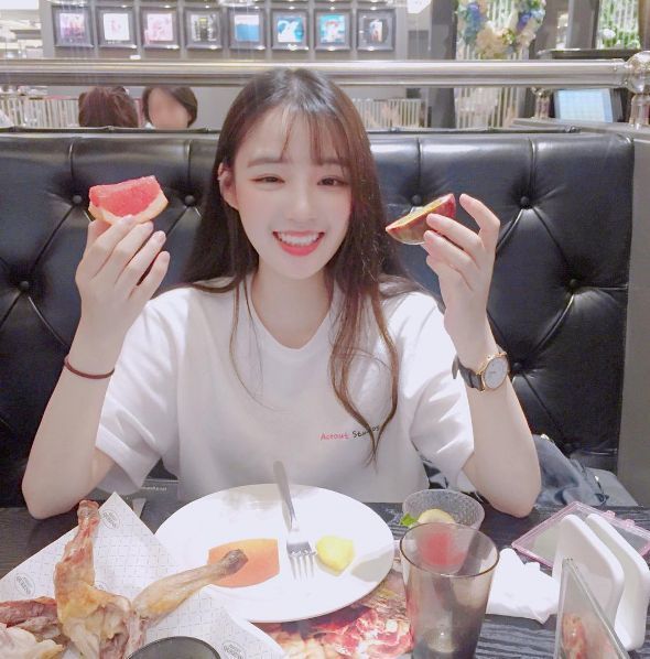 1509694848 08aab9e598675c3f32286bd249885c1e  han jeong joo style inspiration