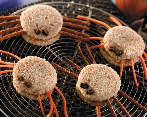 https://image.sistacafe.com/images/uploads/content_image/image/48401/1445318730-64-Non-Candy-Halloween-Snack-Ideas-spider-sandwiches.jpg