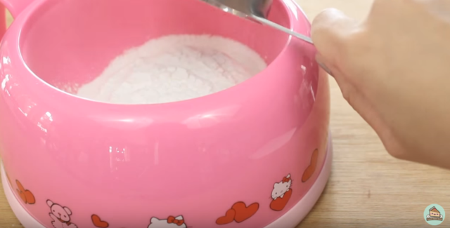 1445398839 sistacafe food hellokitty mochi 6