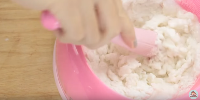 1445398884 sistacafe food hellokitty mochi 8