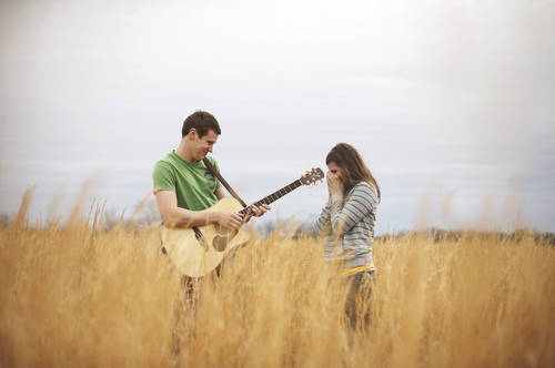 https://image.sistacafe.com/images/uploads/content_image/image/49019/1445481699-couple-cute-love-music-sing-Favim.com-137107.jpg