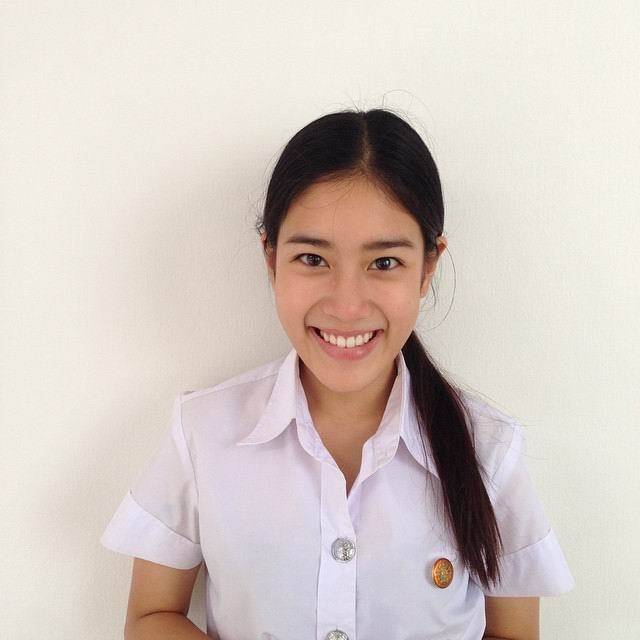 เบลล์เขมิศราหรือก้อยHormonesในชุดนักเรียนทรงผมไปเรียน
