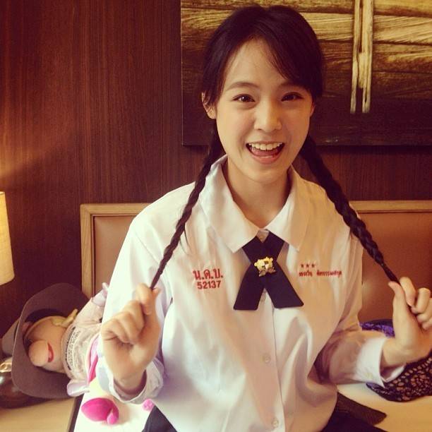 แพทตี้หรือของขวัญHormonesในชุดนักเรียนทรงผมไปเรียน