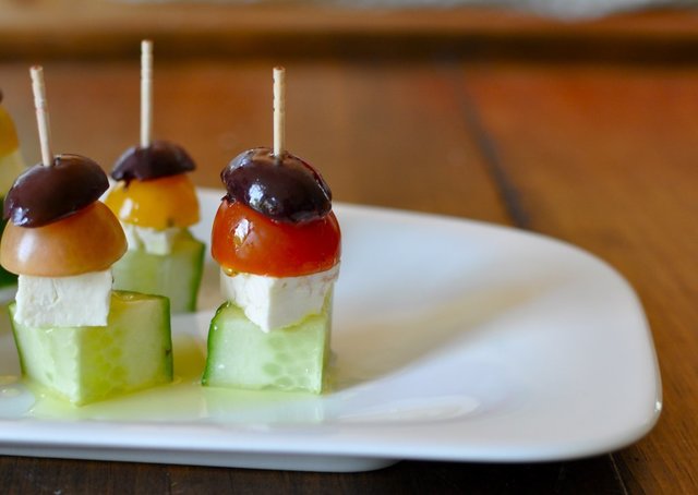1511155783 greek salad bites