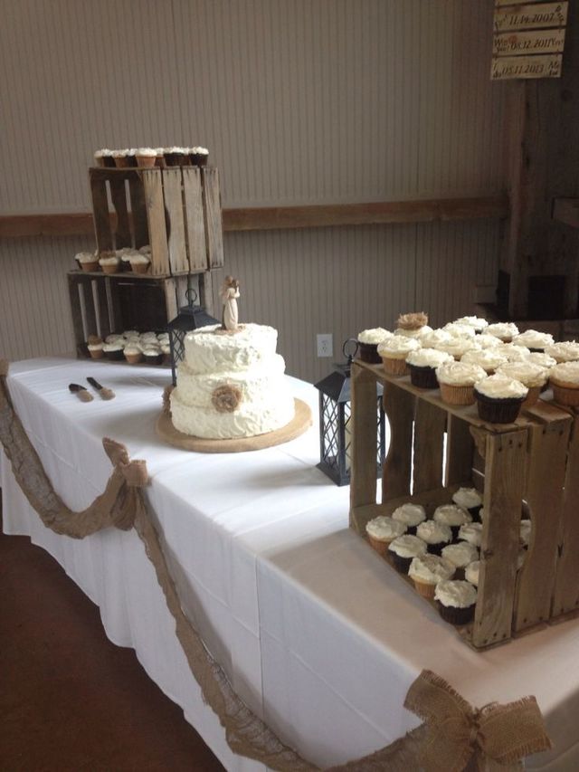 1511254797 rustic wedding cupcake display