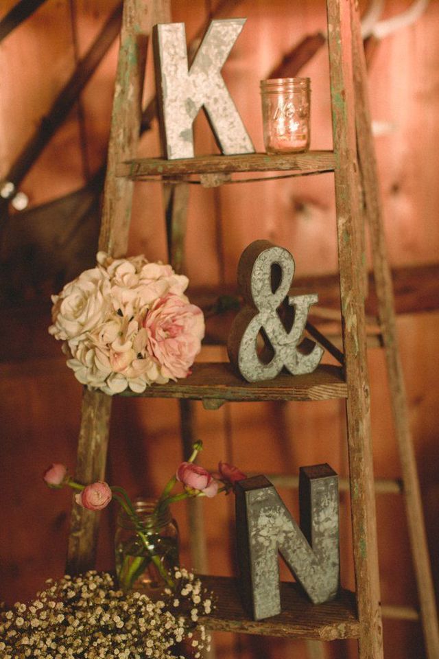 1511255011 vintage ladder for wedding display