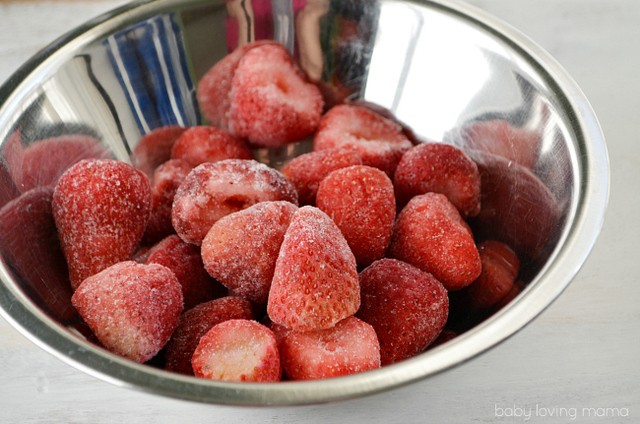 1511418044 dole frozen whole strawberries in bowl