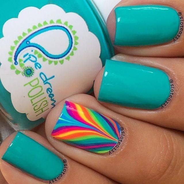 https://image.sistacafe.com/images/uploads/content_image/image/50243/1445835182-water-marbled-accent-nail.jpg