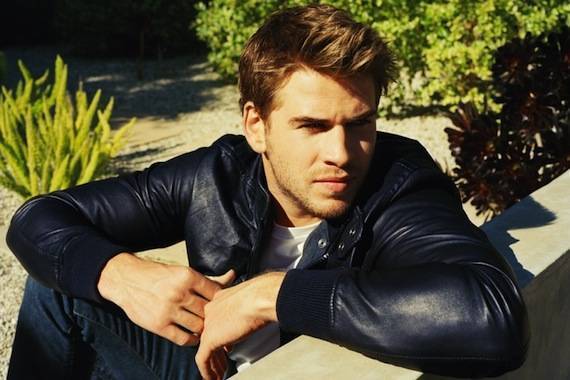 https://image.sistacafe.com/images/uploads/content_image/image/50448/1445872614-Liam-Hemsworth-Workout.jpg