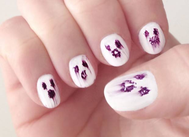 https://image.sistacafe.com/images/uploads/content_image/image/50473/1445873887-spooky-ghost-halloween-nails-nail-art-620x451.jpg