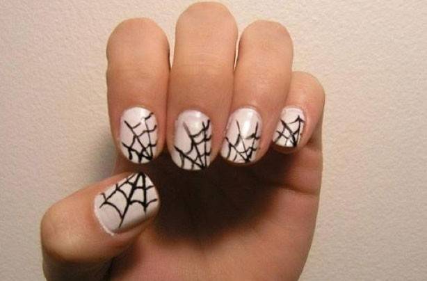 https://image.sistacafe.com/images/uploads/content_image/image/50479/1445874093-Spooky-spider-web-Halloween-nails.jpg