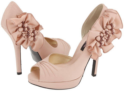 https://image.sistacafe.com/images/uploads/content_image/image/50517/1445876151-Four-reasons-you-should-have-pink-bridal-shoes.jpg