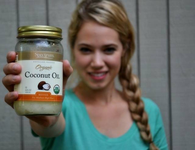 https://image.sistacafe.com/images/uploads/content_image/image/50744/1446009134-How-I-use-coconut-oil-in-my-beauty-routine.jpg