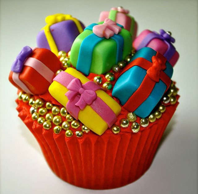 1513154098 creative holiday cupcake recipes 222 5a2e589abbf6c  700