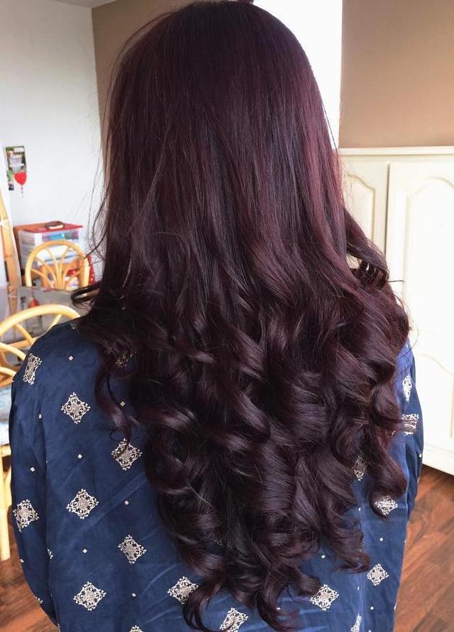 1513166442 8 long curly burgundy hairstyle