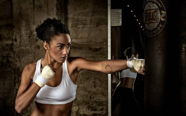 https://image.sistacafe.com/images/uploads/content_image/image/51217/1446018742-1girl-training-sport-boxing-punches-bandages-hd-wallpaper.jpg