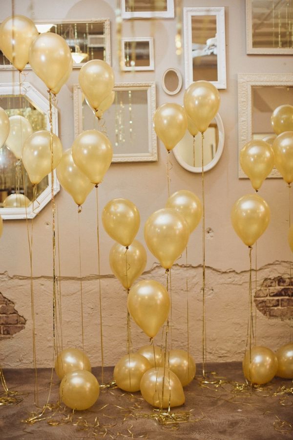 1513313775 fabulous gold balloon backdrop