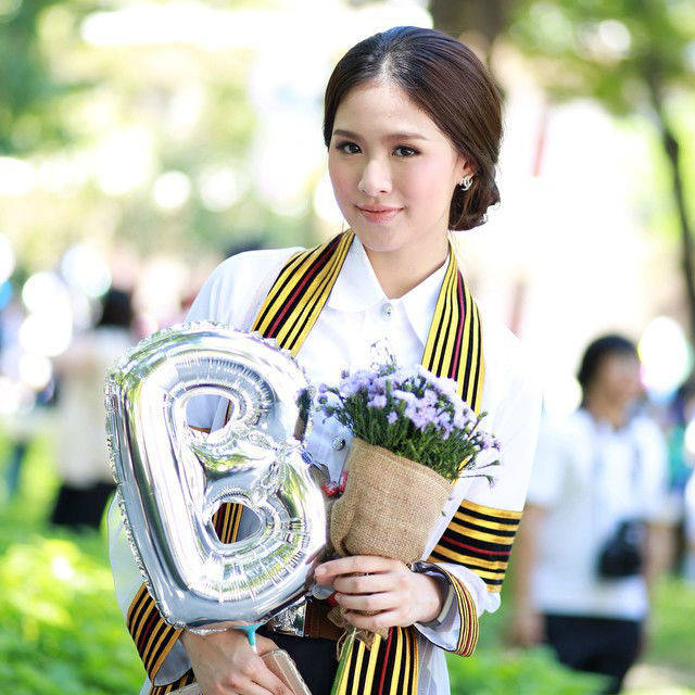 แบบทรงผมรับปริญญา ทรงผมสวยๆของดารา บุ๊ค ณัชชารีย์