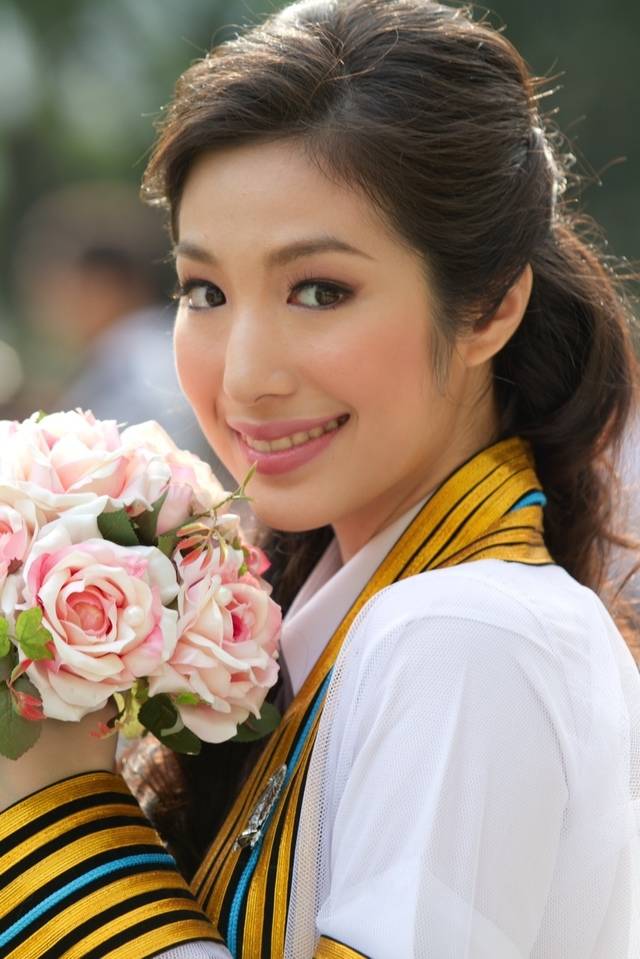 แบบทรงผมรับปริญญา ทรงผมสวยๆของดารา เอ้ก บุษกร