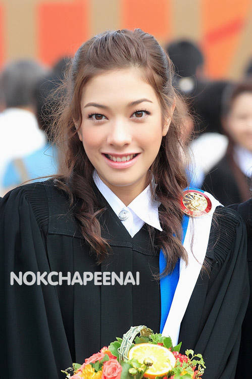แบบทรงผมรับปริญญา ทรงผมสวยๆของดารา แป้ง อรจิรา
