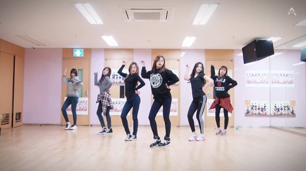 1513730293 apink luv dance practice