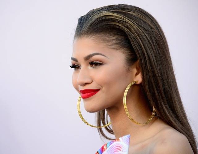 https://image.sistacafe.com/images/uploads/content_image/image/52101/1446225027-1035x806-20140629-zendaya-1800-1404085240.jpg
