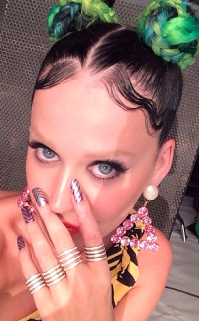 https://image.sistacafe.com/images/uploads/content_image/image/52496/1446396300-rs_634x1024-140619083717-634.Katy-Perry-Instagram.jl.061914.jpg