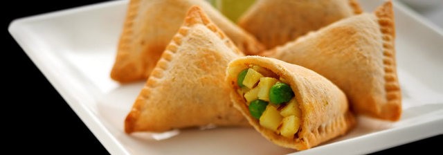 1515393380 ss cocktail vegetable samosas food 967