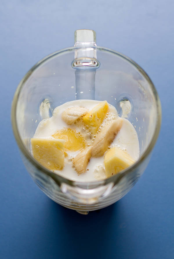 https://image.sistacafe.com/images/uploads/content_image/image/53114/1446545014-pineapple_coconut_vitamin_c_smoothie_measuring_cup.jpg