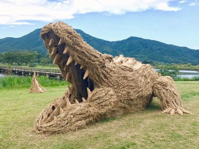 1515499240 straw sculptures wara art festival niigata japan 4 59d5d47704285  880