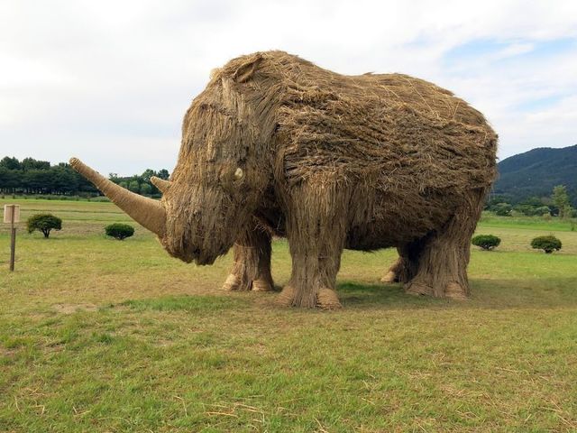 1515499316 straw sculptures wara art festival niigata japan 24 59d5d4af56ea6  880