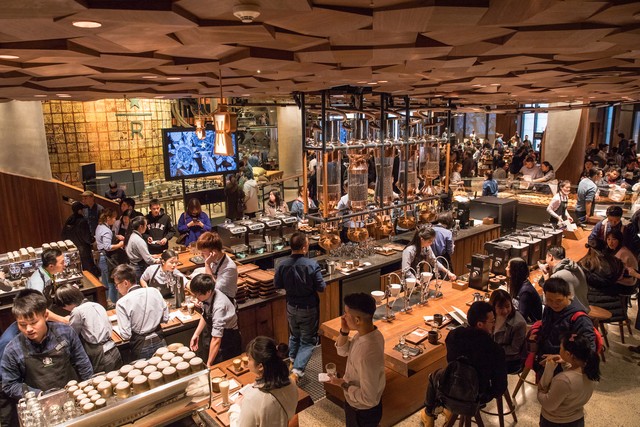1516822976 starbucks premium roastery shanghai opening 5