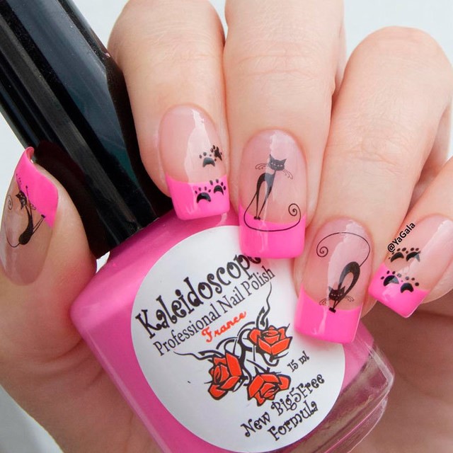1517644638 ways wear hot pink nails 19