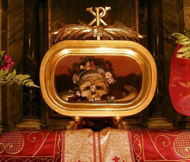 1517852877 703px rom 2c santa maria in cosmedin 2c reliquien des hl. valentin von terni