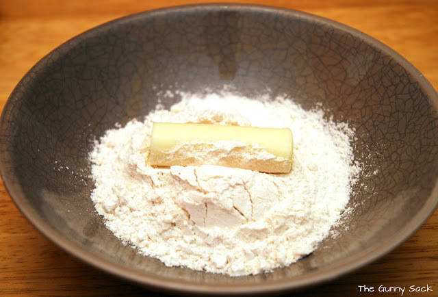 1447244415 roll in flour